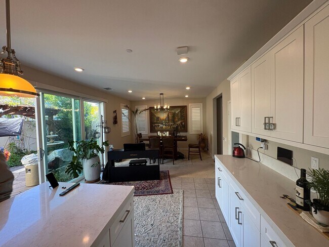 Building Photo - Elegant Fully Furnished 3BR/2.5BA Condo in Carlsbad