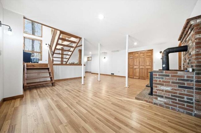 Building Photo - 105 Middle Rd