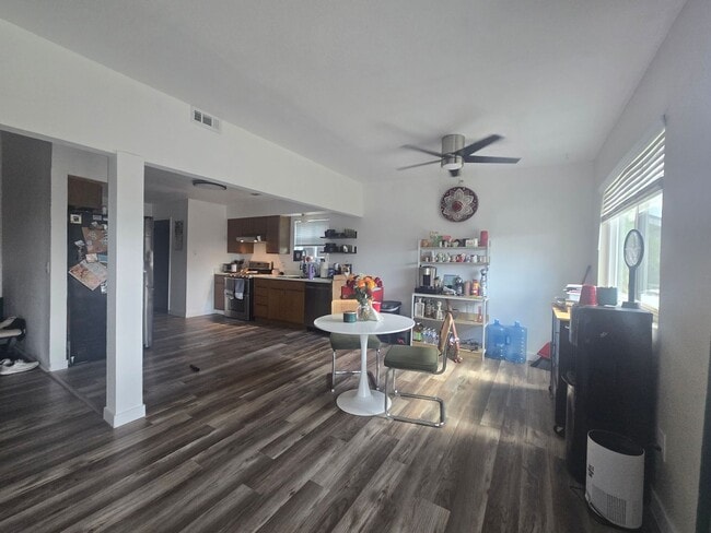 Building Photo - 3 Br 2 Ba home available