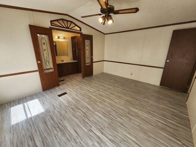 Building Photo - 33 Wilma Ln