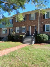 Building Photo - 812 Cambridge Rd