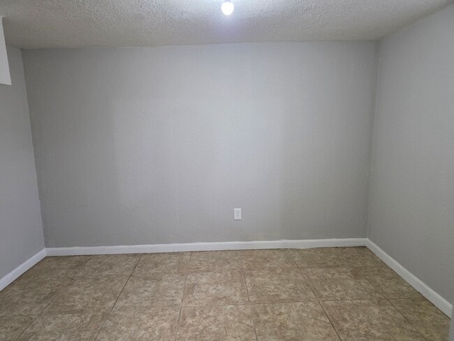 Building Photo - Remodeled Two Bedroom House!