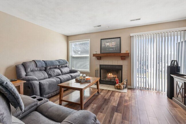 Building Photo - 372 Amphitheater Dr
