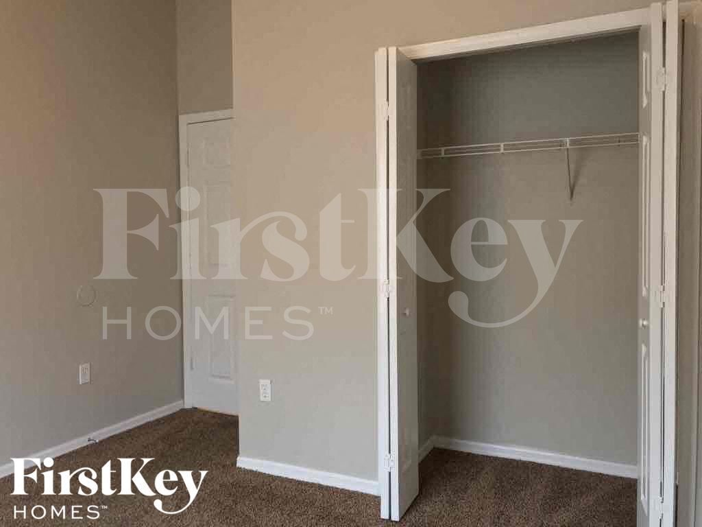 Building Photo - 6551 Viewpoint Ct