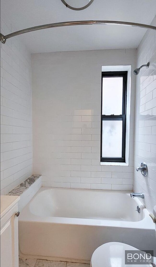 Building Photo - 109 E 88th St