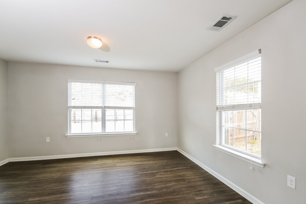 Building Photo - 1918 Eastway Dr