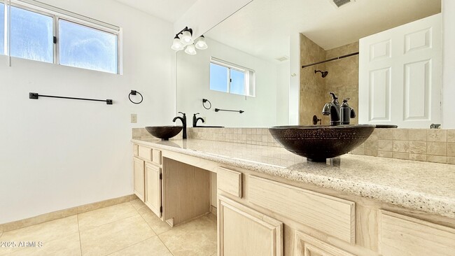 Building Photo - 413 N Flint St