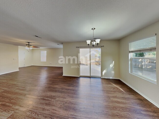 Building Photo - 861 Stagecoach Dr