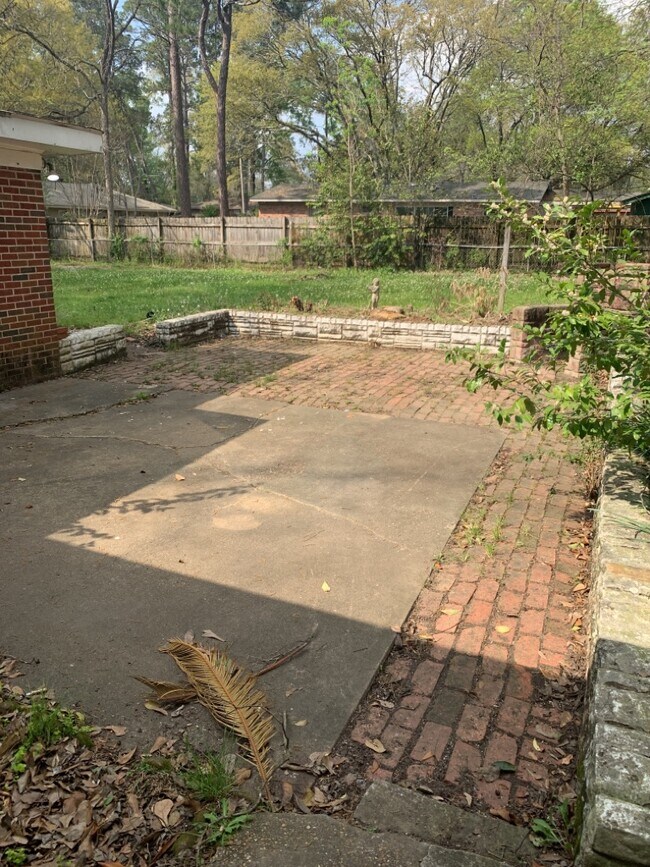 Building Photo - 1419 Beaumont Dr
