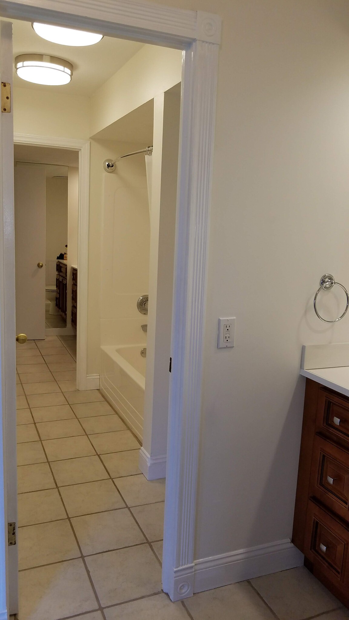 View of bathroom shower/tub - 2107 Glouchester Dr