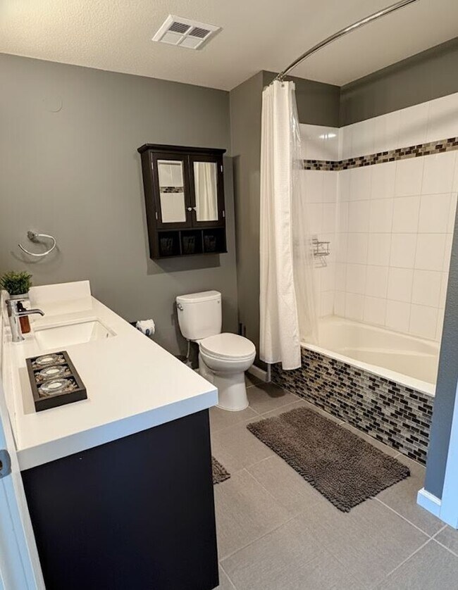 Building Photo - 1240 India St