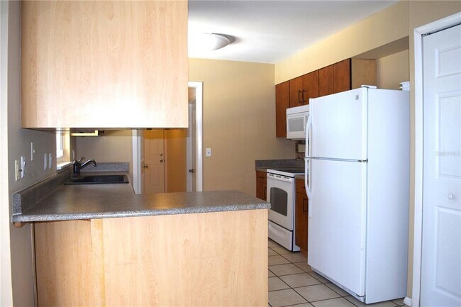 Building Photo - 2753 Foxdale Dr