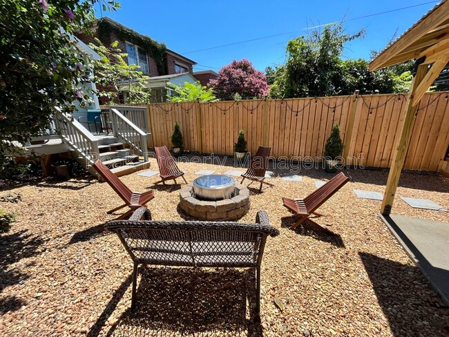 Building Photo - 3327 W Grace St