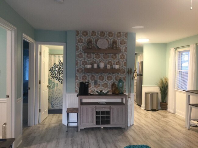 Building Photo - 205 3rd St S