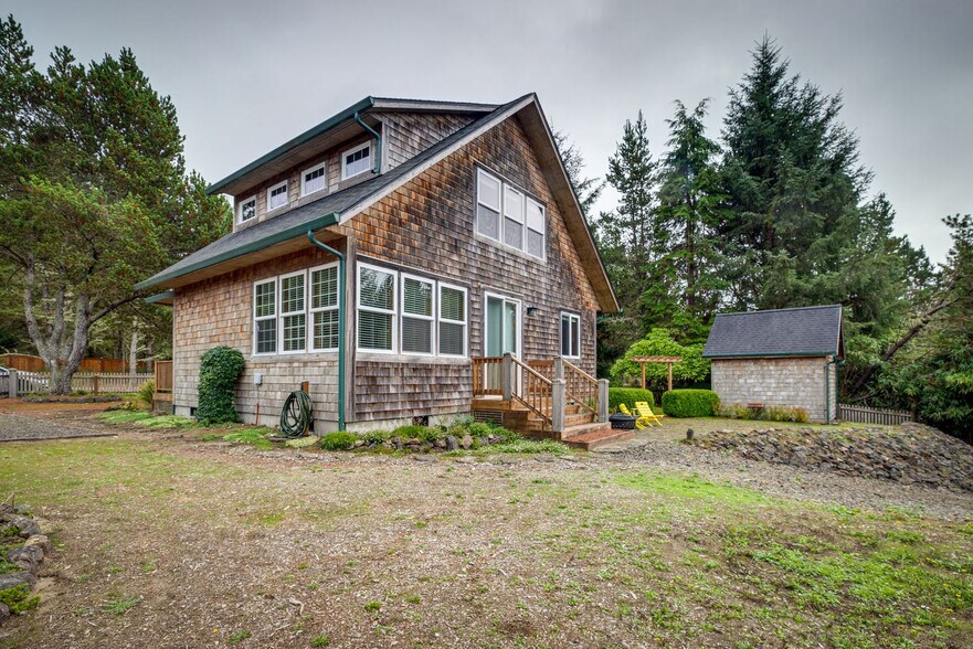 Building Photo - 33431 Douglas Dr