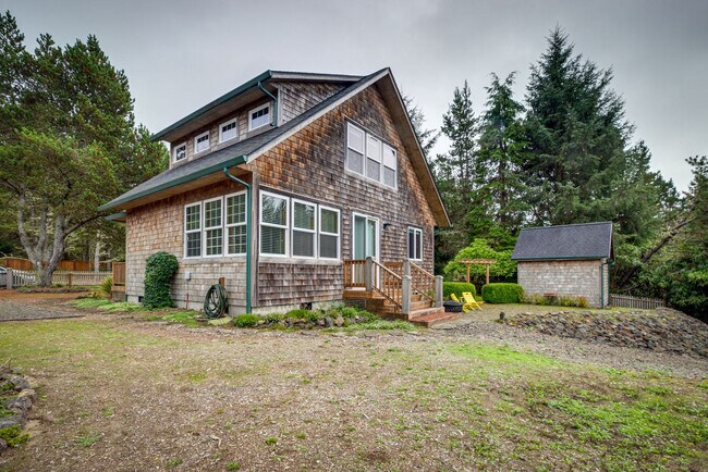 Building Photo - 33431 Douglas Dr