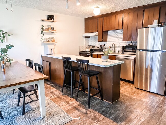 Kitchen - 2741 Crystal Springs Rd W