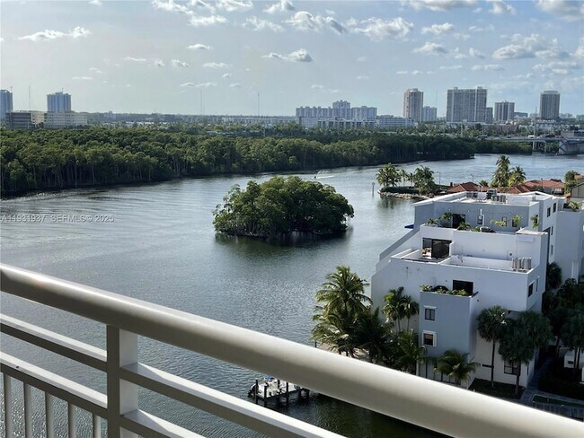 Building Photo - 400 Kings Point Dr