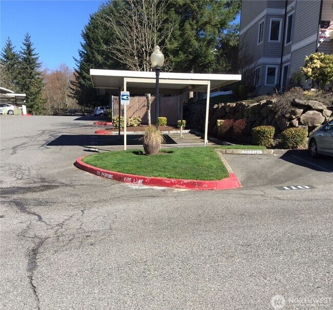Building Photo - High End 3 Br Condo off of Bothell-Everett...