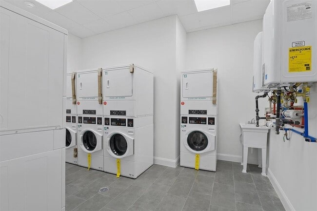 Building Photo - 311-315 W SIDE Ave