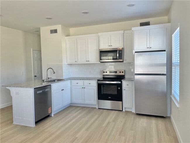 Building Photo - 506 Park St