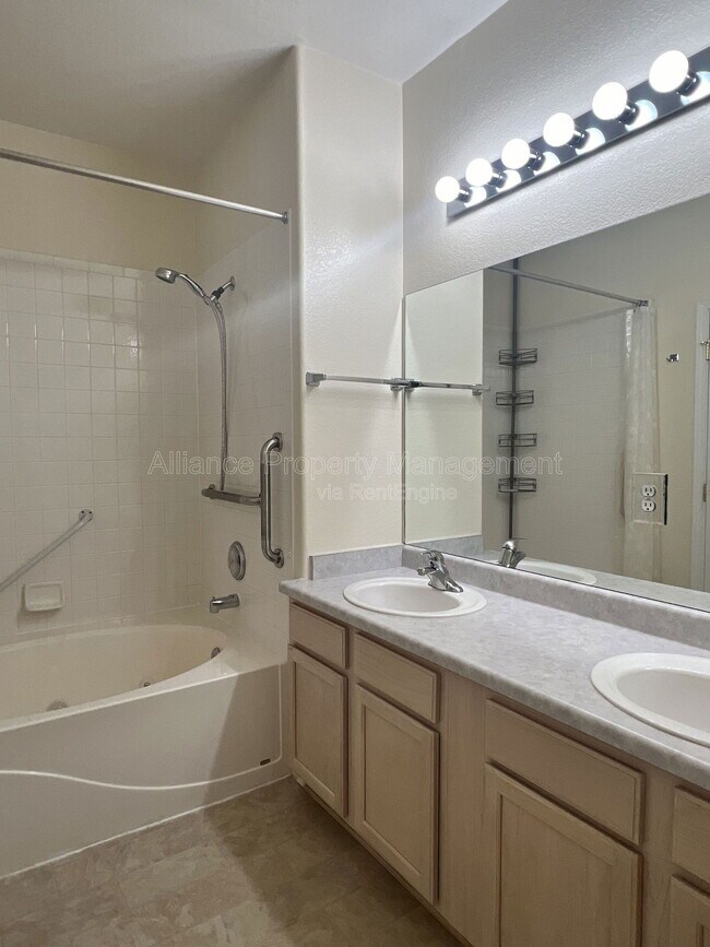 Building Photo - 3890 Strawberry Field Grove