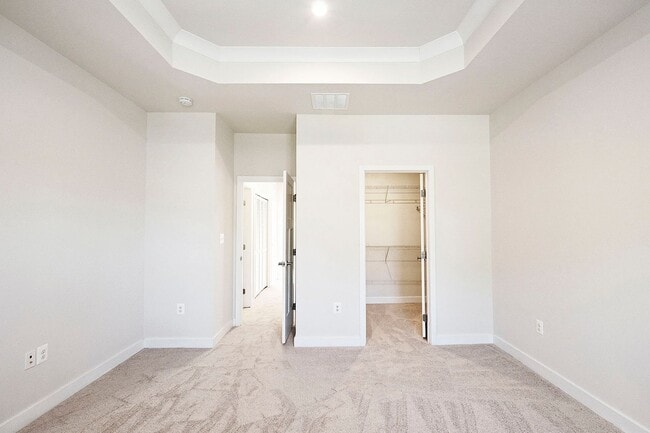 Building Photo - Move-In Ready End-Unit Townhome in Forest Lakes North