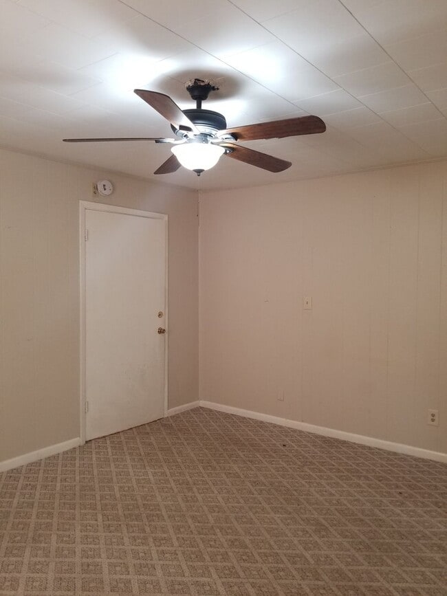 Building Photo - Great 3 bedroom 2 bath home for rent.
