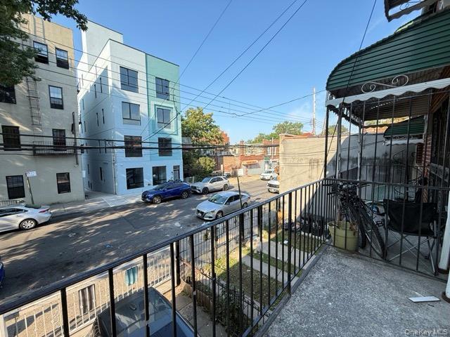 Building Photo - 719 E 217th St
