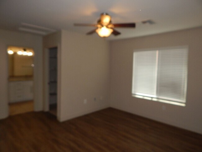 Building Photo - 2 Bedrooms - 2.5 bathrooms - Large Loft Area