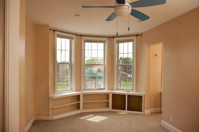 Building Photo - 384 Webster Ave