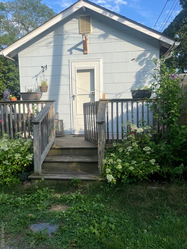 Building Photo - 560 Pacific St