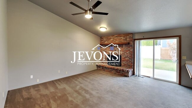 Building Photo - $500 Off First Month! Enjoy this 3-bedroom home featuring a fully equipped kitchen, a two-car att...