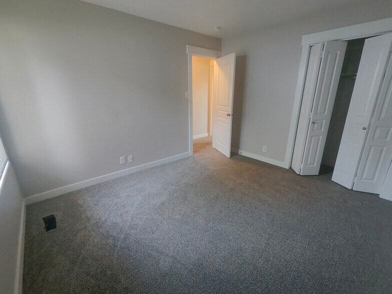 Building Photo - 177 S 200 W