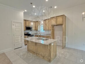 Building Photo - Single-Family Home- 2 Bed/ 2 Bath w/ Hobby...