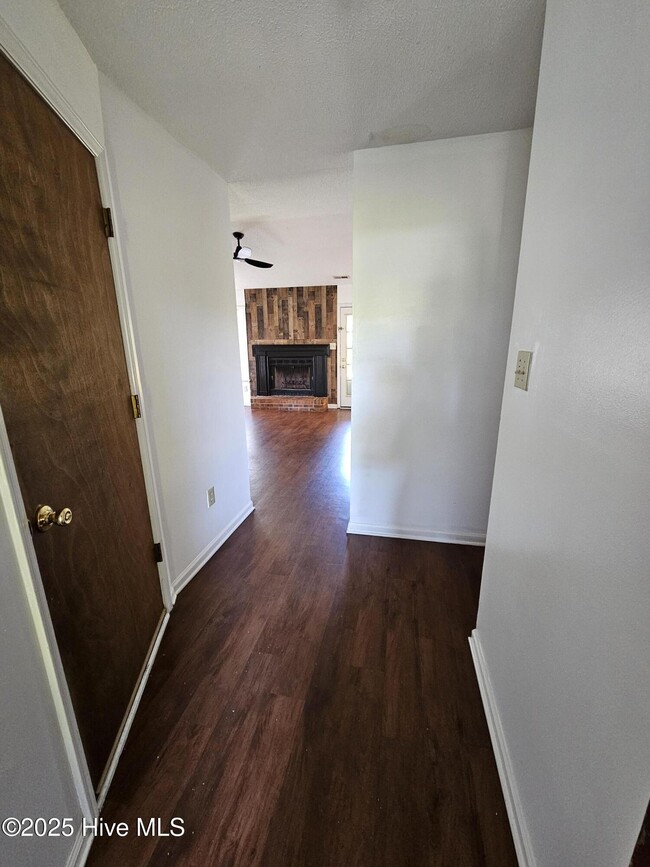 Building Photo - 201 Vandergrift Dr