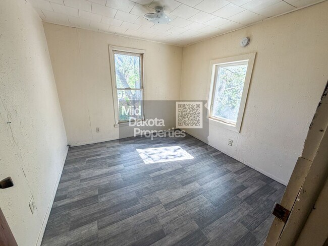 Building Photo - 408 S Duff St