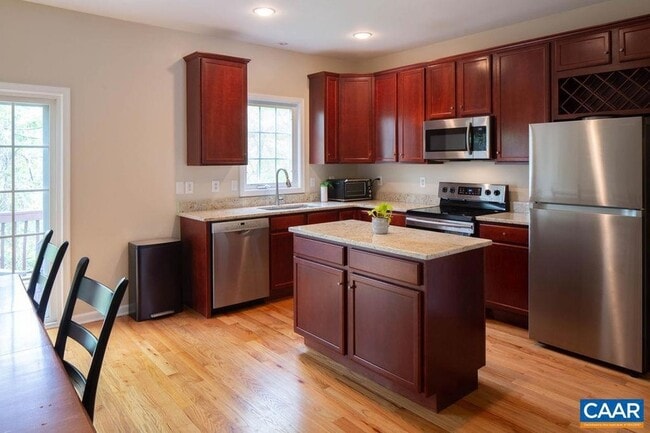 Building Photo - 139 Old Fifth Cir