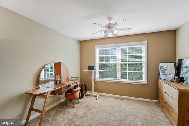 Building Photo - 12405 Willow Falls Dr