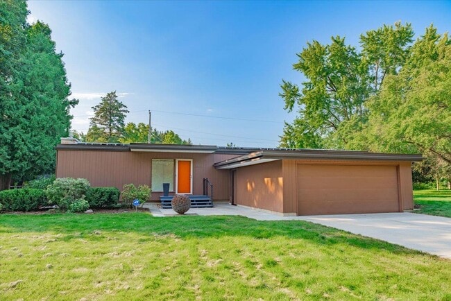 Building Photo - 5813 Anchorage Ave