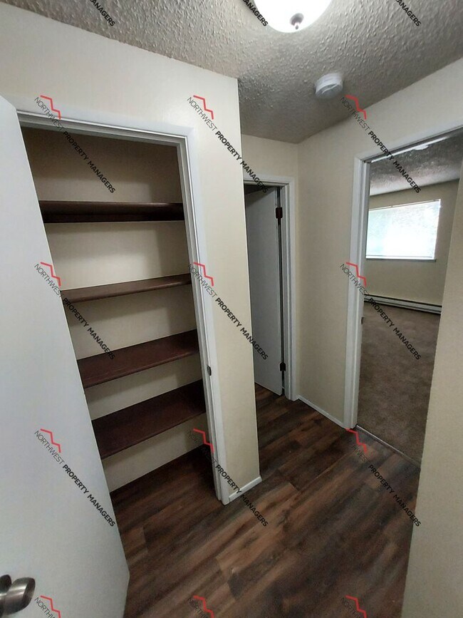 Building Photo - R115