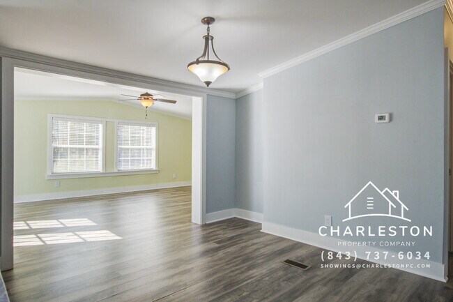 Building Photo - 1807 United Dr