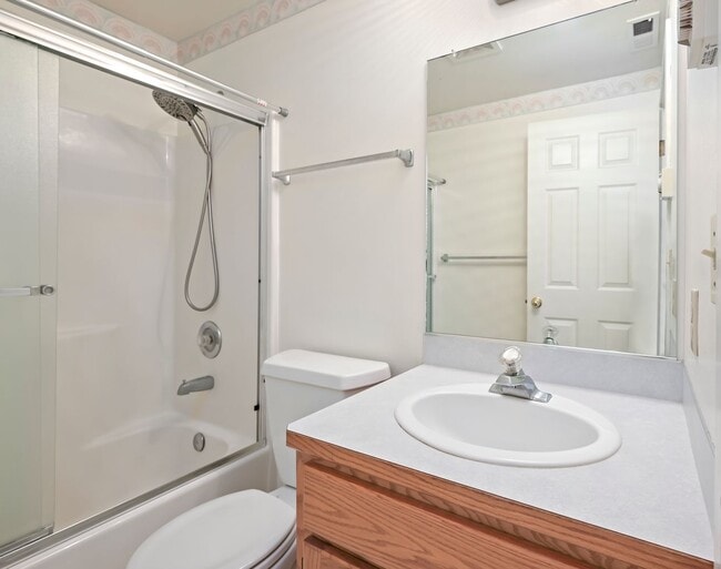 Building Photo - 3 Bedroom and 2.5 Bath Townhouse