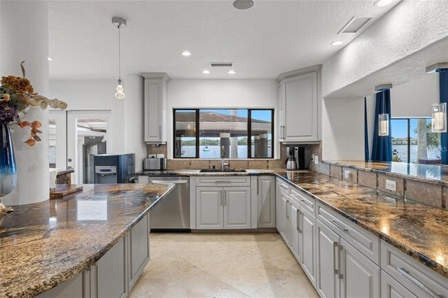 Building Photo - 2785 Bayside Dr S
