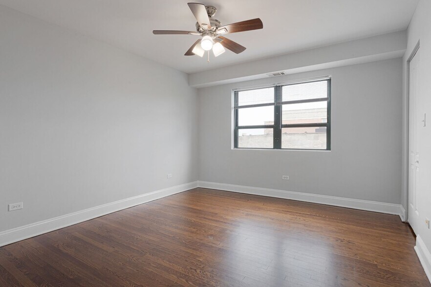 Building Photo - 7626 N Marshfield Ave