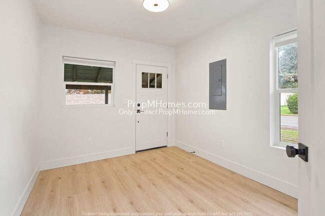 Building Photo - 4704 NE 95th Ave