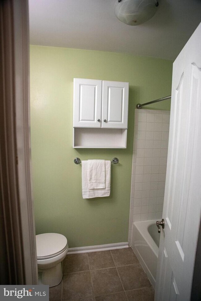 Building Photo - 2852 Yarling Ct