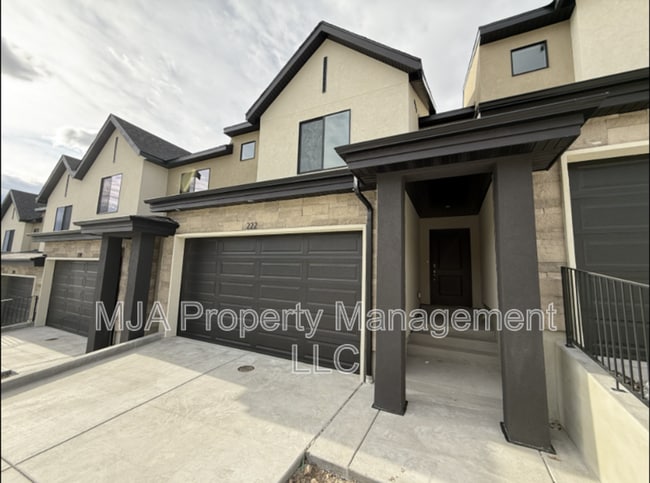 Building Photo - 222 Glencoe Dr