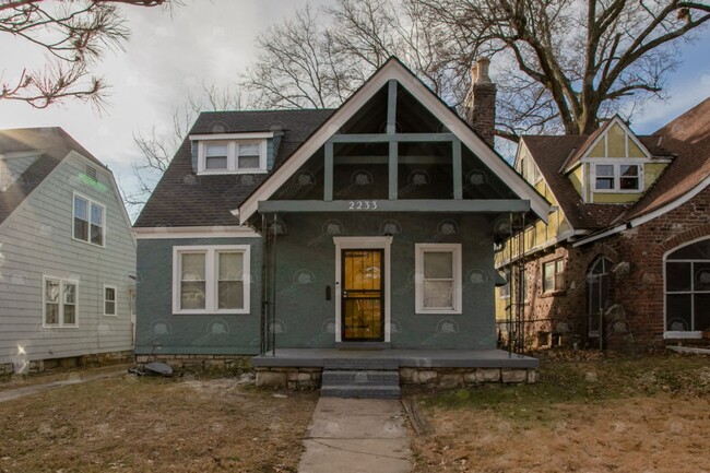 Primary Photo - SO PRETTY - 2233 E 69th Street, Kansas Cit...