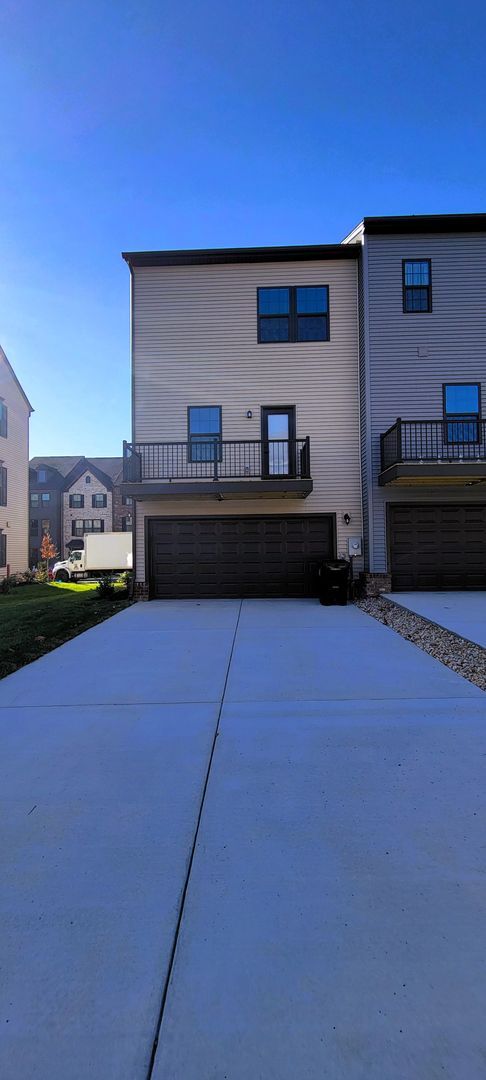 Building Photo - Brand new 3 story Townhome in Centerpointe...